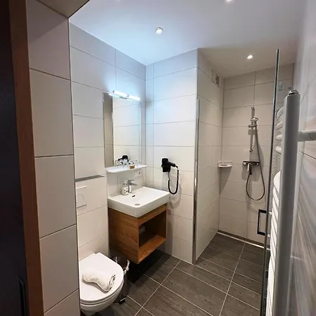 Jaegerhof בית הארחה