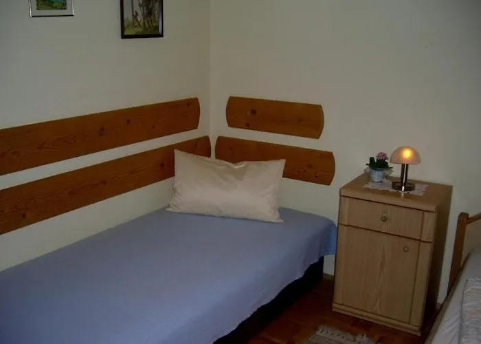 Jaegerhof בית הארחה 3*