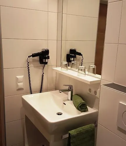 Jaegerhof בית הארחה מאלניץ